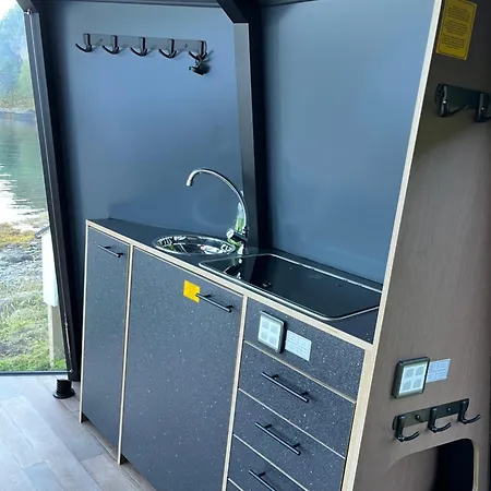 Elvegård Fjordcamp *