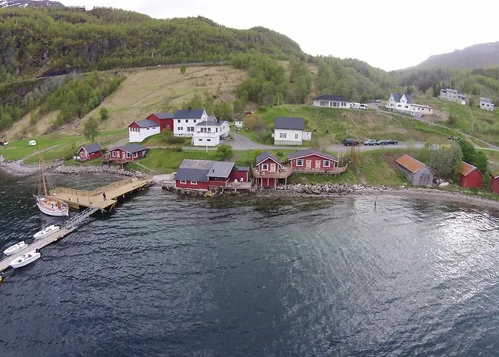 אתר קמפינג Elvegard Fjordcamp Grov